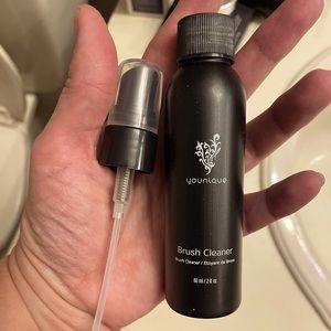 Younique liquid brush cleaner